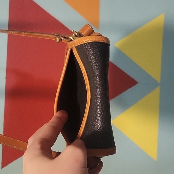 Vintage Dooney & Bourke Big Duck Crossbody Bag Tan & Black All Weather Leather - Picture 6 of 16